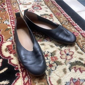 Everlane Italian Leather Day Glove Flats